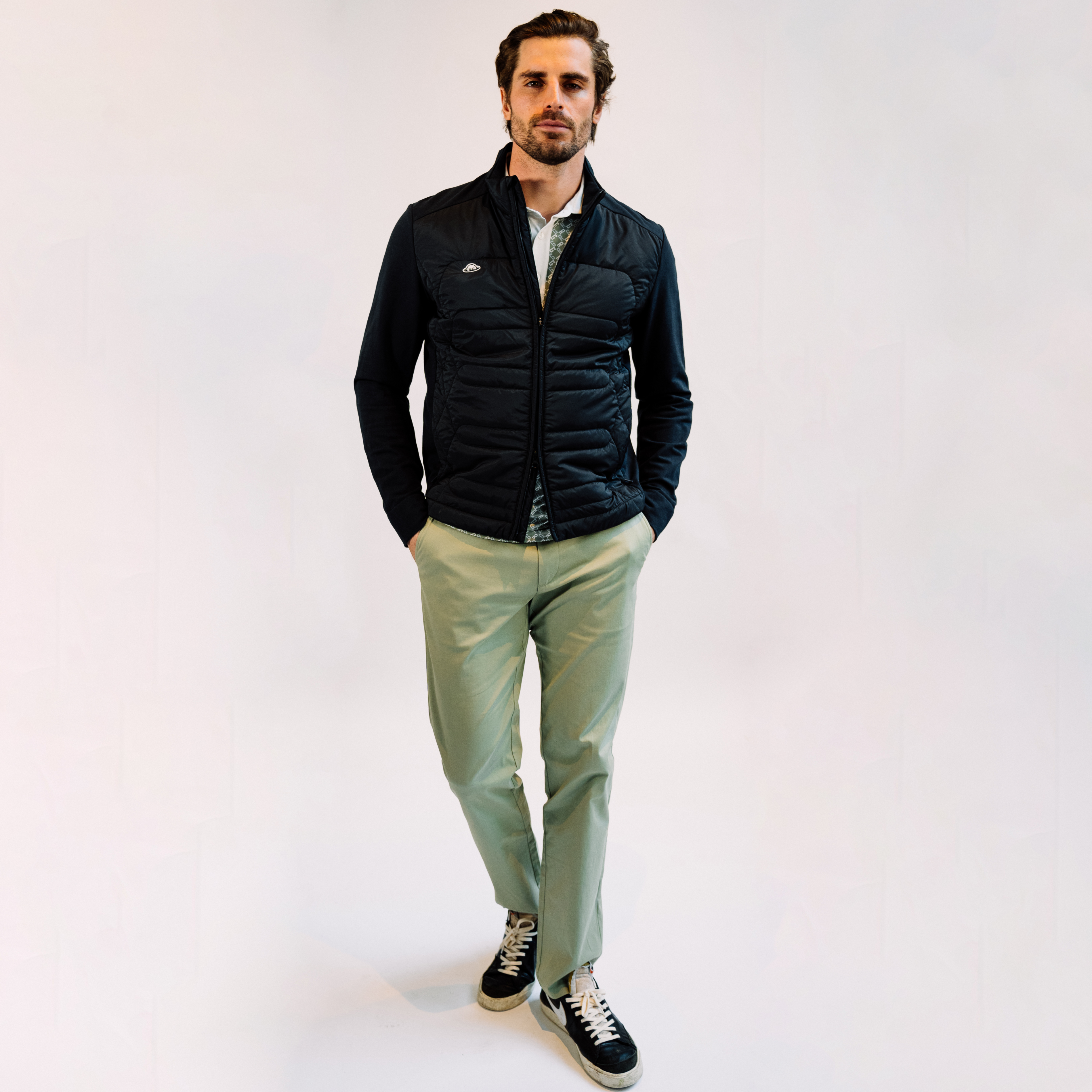 50+ best khaki pants outfits to copy directly and where to shop
